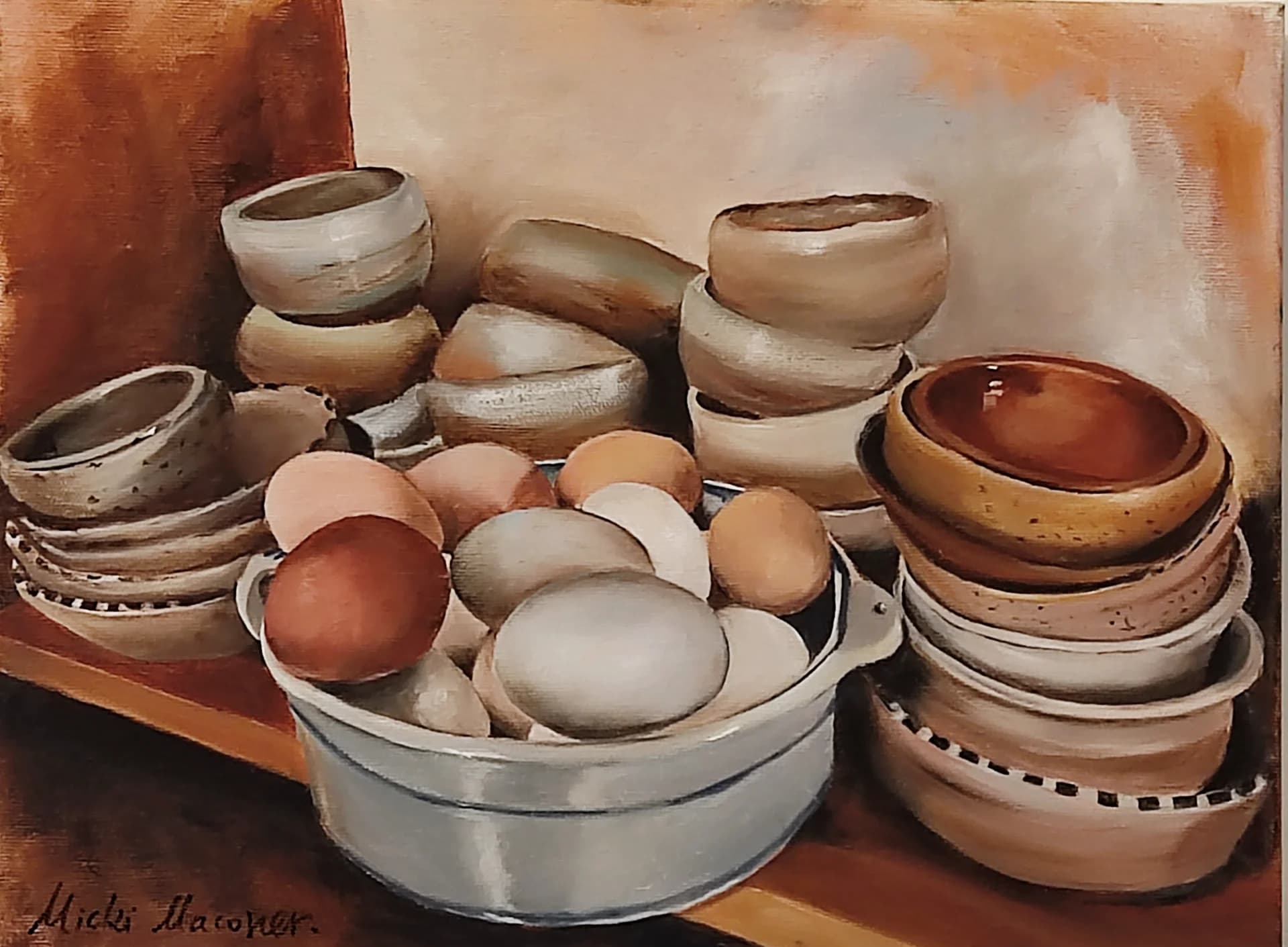 כלי קרמיקה על מדף