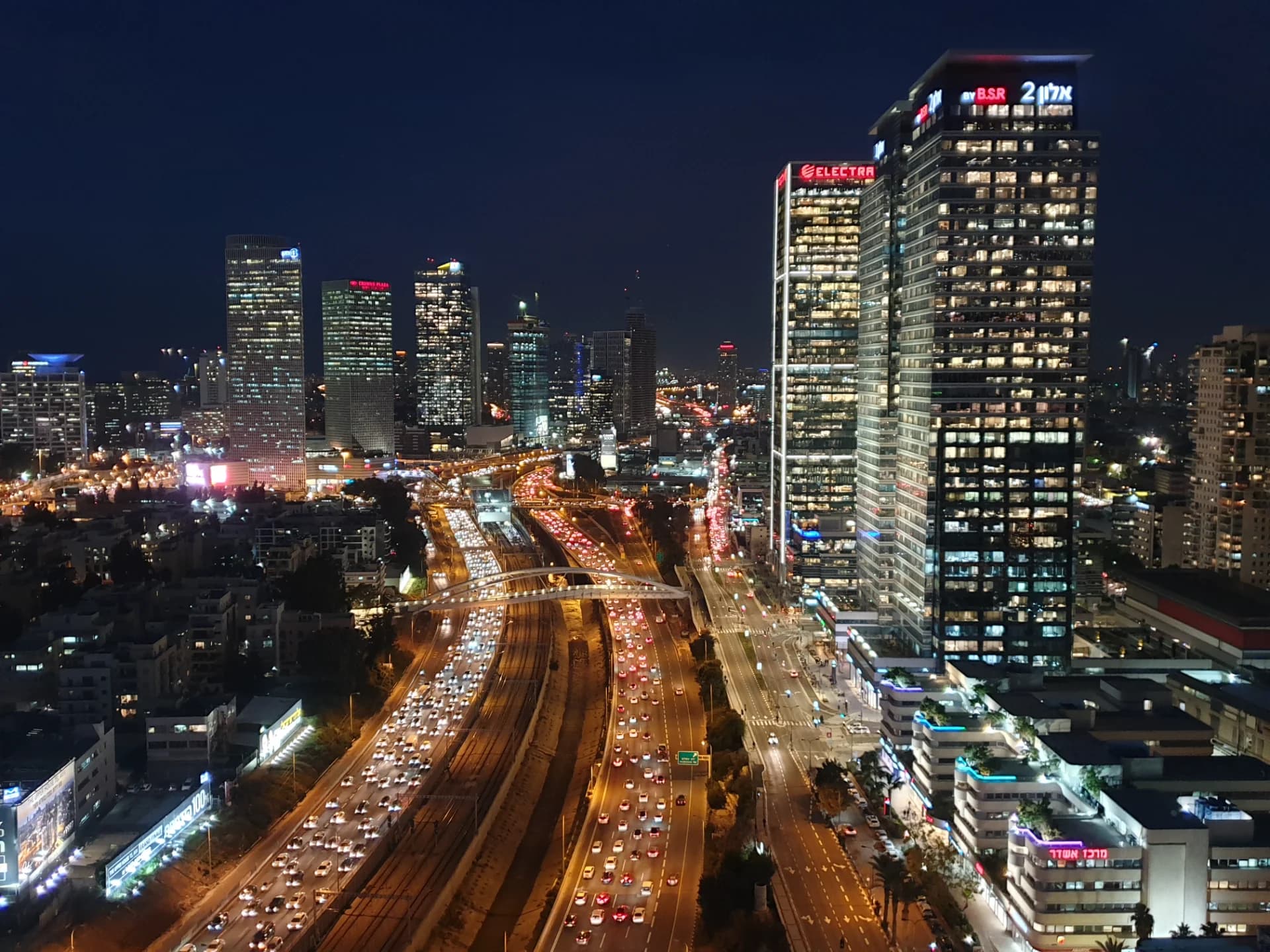 העיר שלא עוצרת גם בלילה