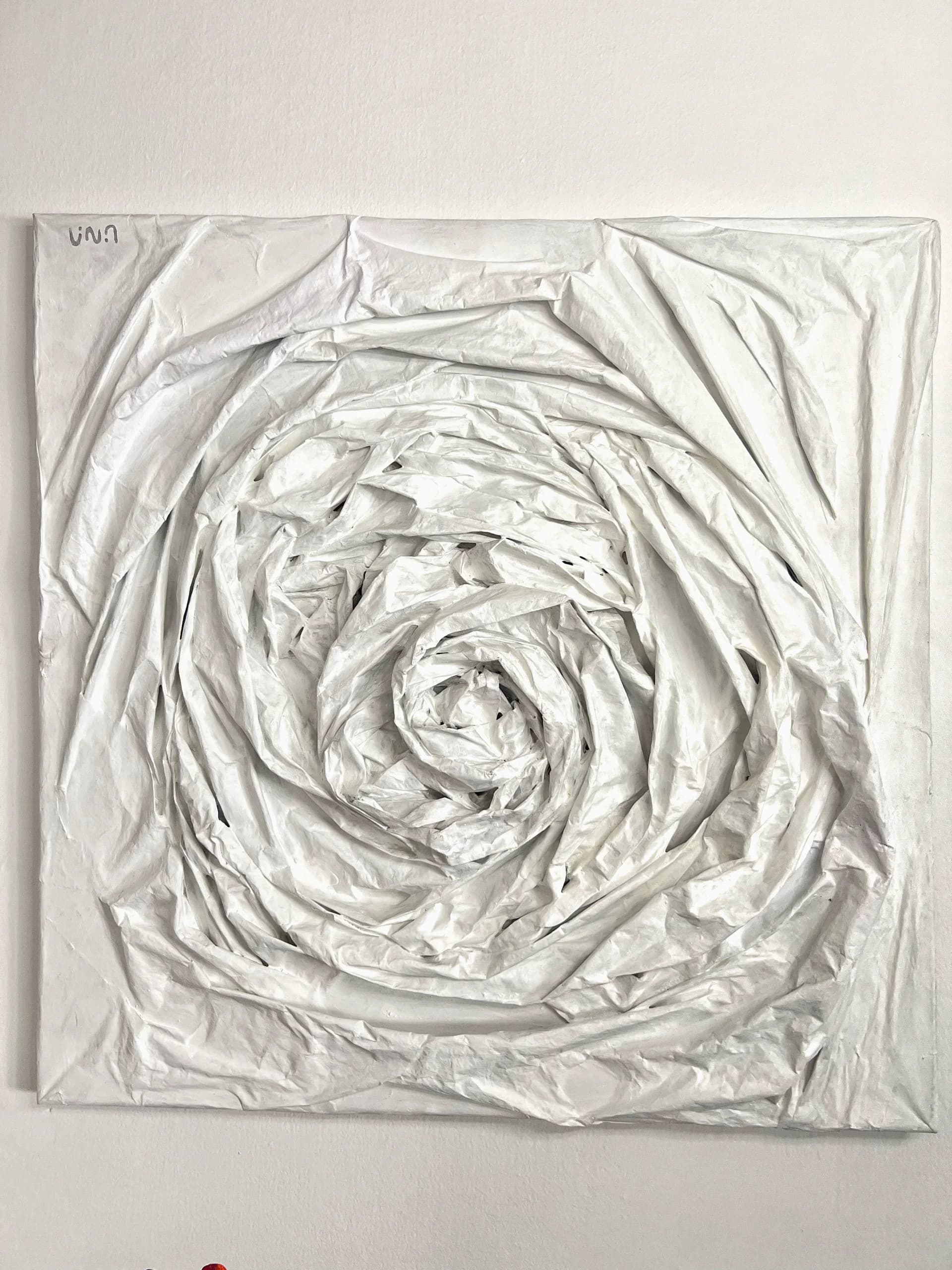 White Whirpool - מערבולת לבנה