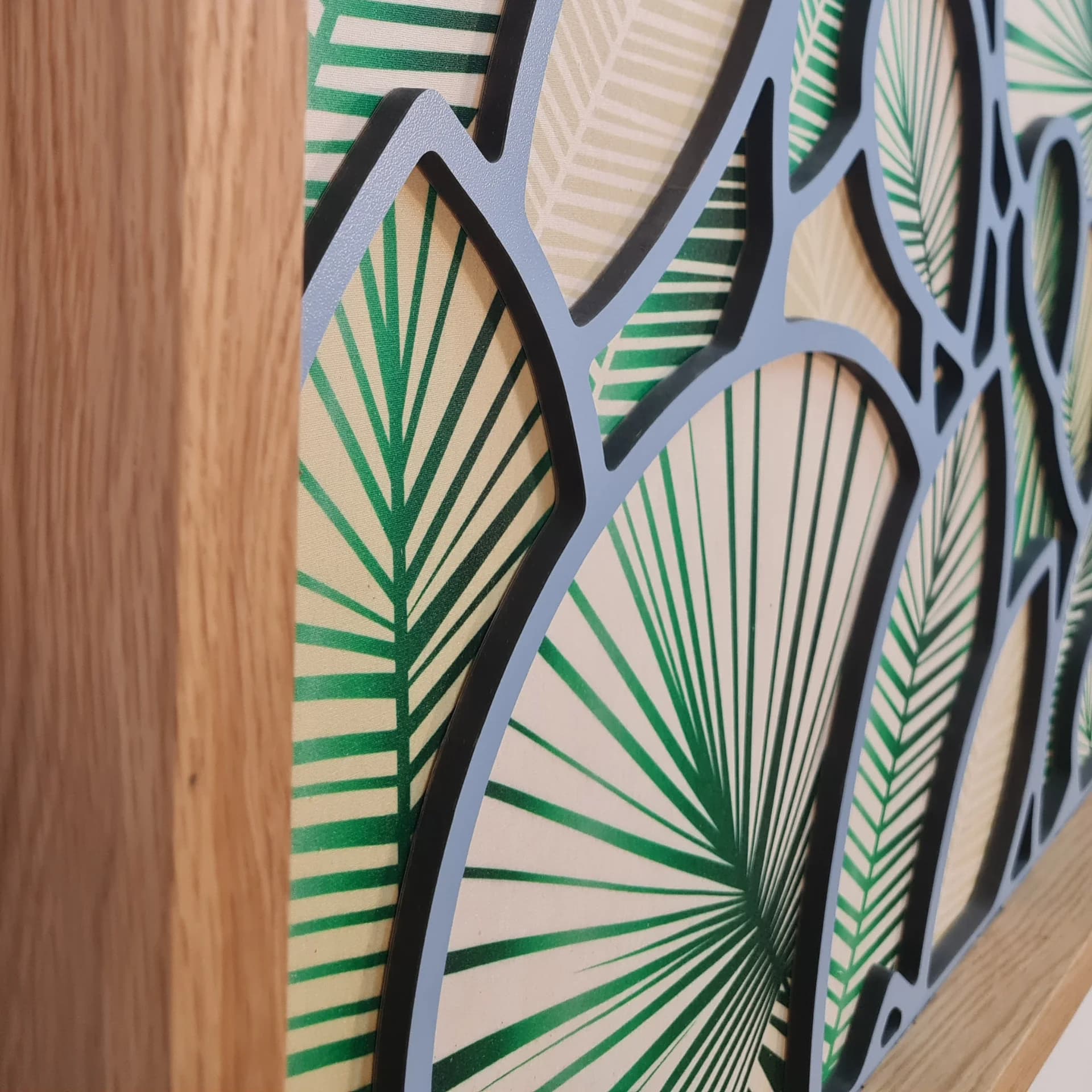 Leaves with a contour 4