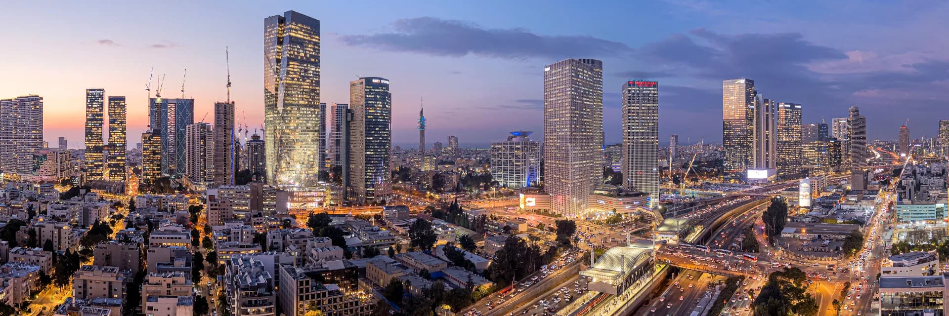 פנורמה של דמדומי תל אביב