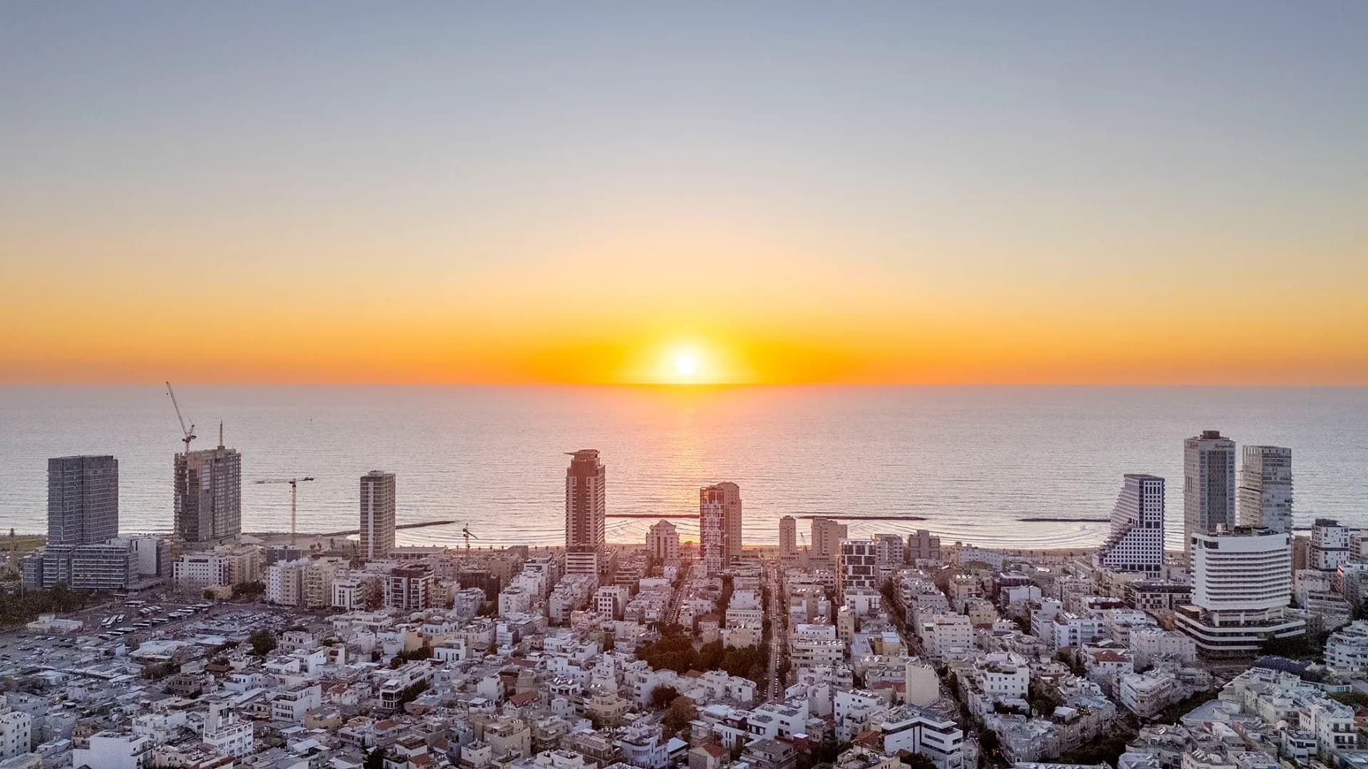 שקיעה בתל אביב