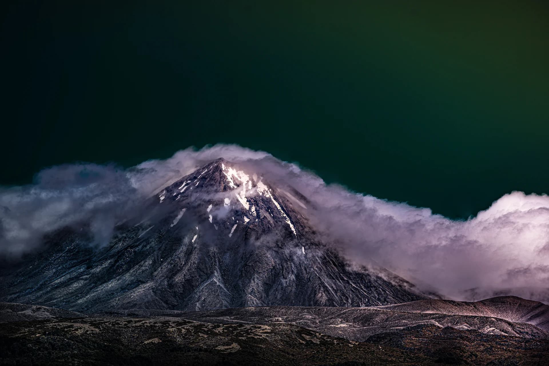 פסגה בין העננים (Mt. Tongariro)